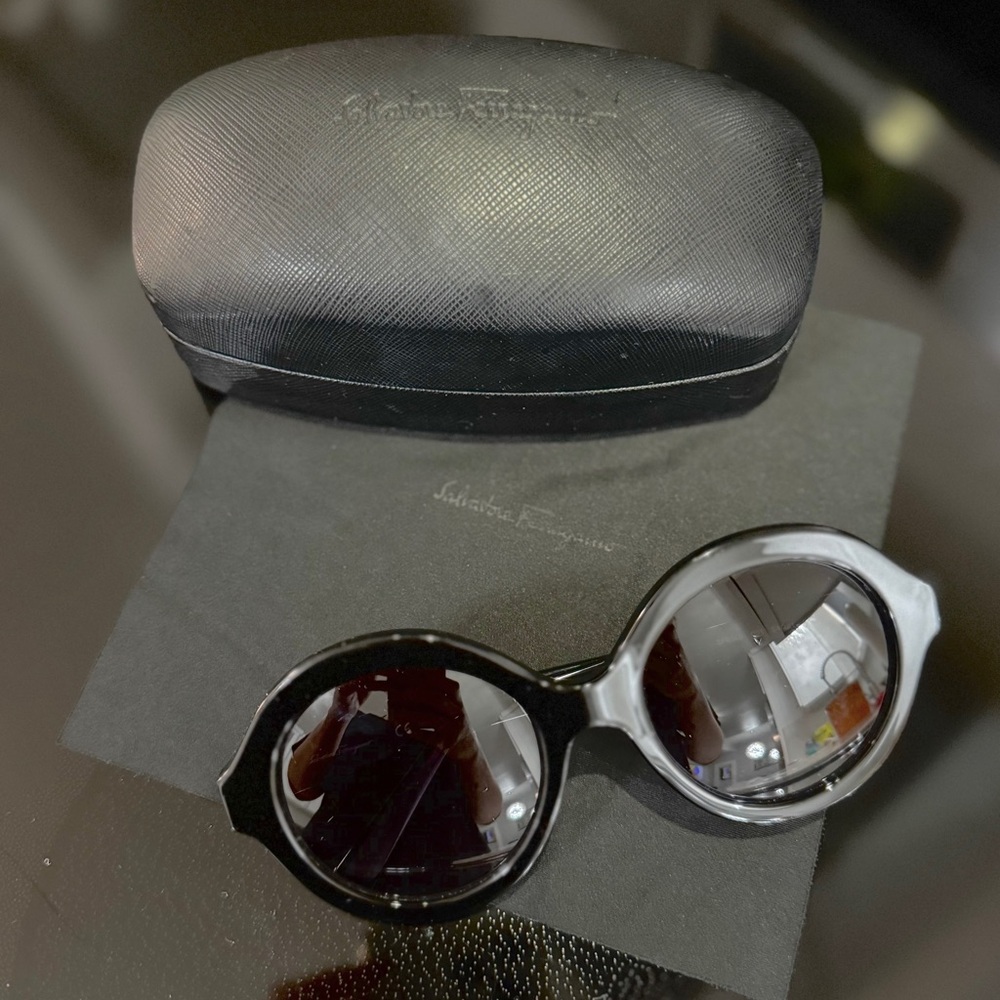Salvatore Ferragamo Black Sunglasses 🕶️ SALE 🤩 very good condition!